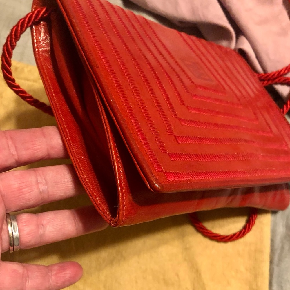 🤩 *AUTHENTIC* VINTAGE 80’s FENDI RED LEATHER CROSSBODY* 💗 - Picture 16 of 16